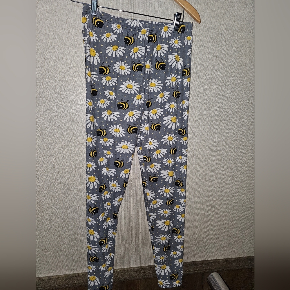 Leggings Depot Women's Plus Size Bumble Bee & Daisy Leggings Athletic Pants